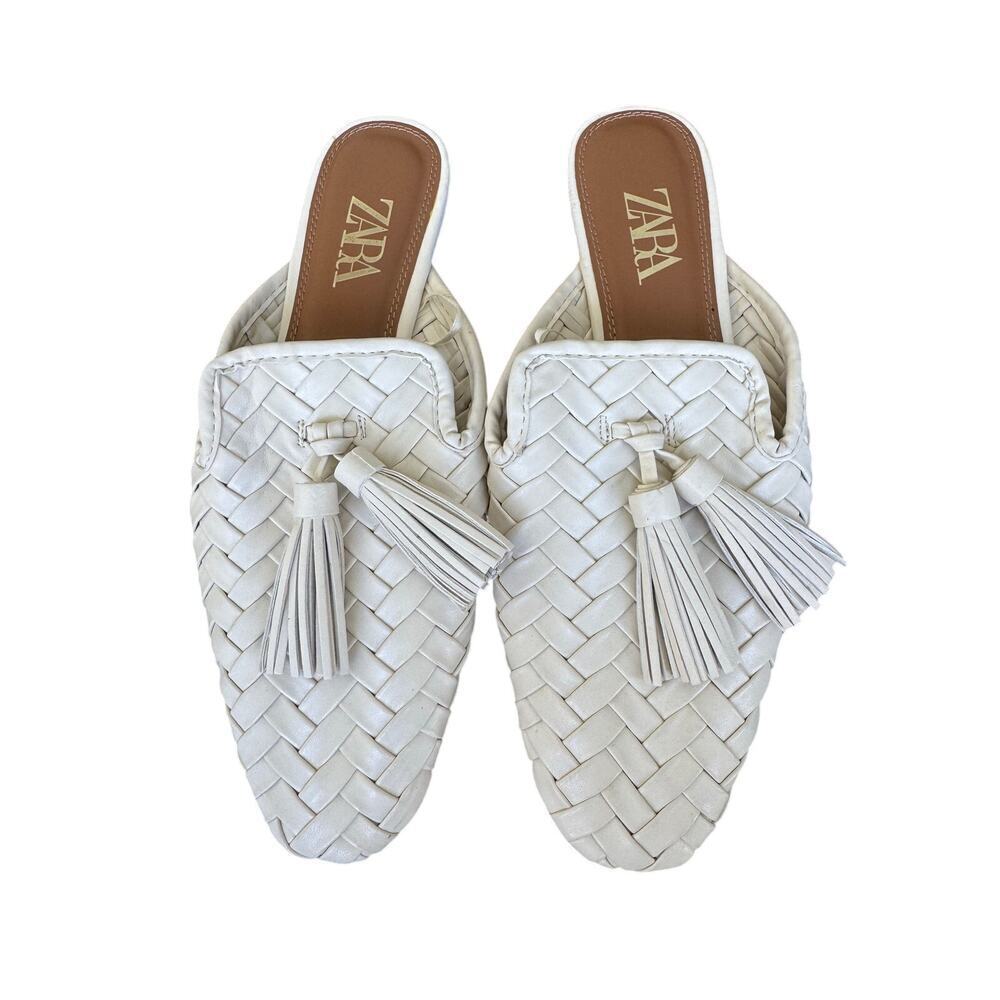 ZARA Faux leather, Women's slip on flats with tassles, size 40, Creme/White